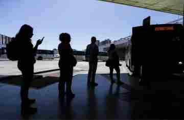  Nove em cada 10 mulheres já sofreram violência ao se deslocar à noite 